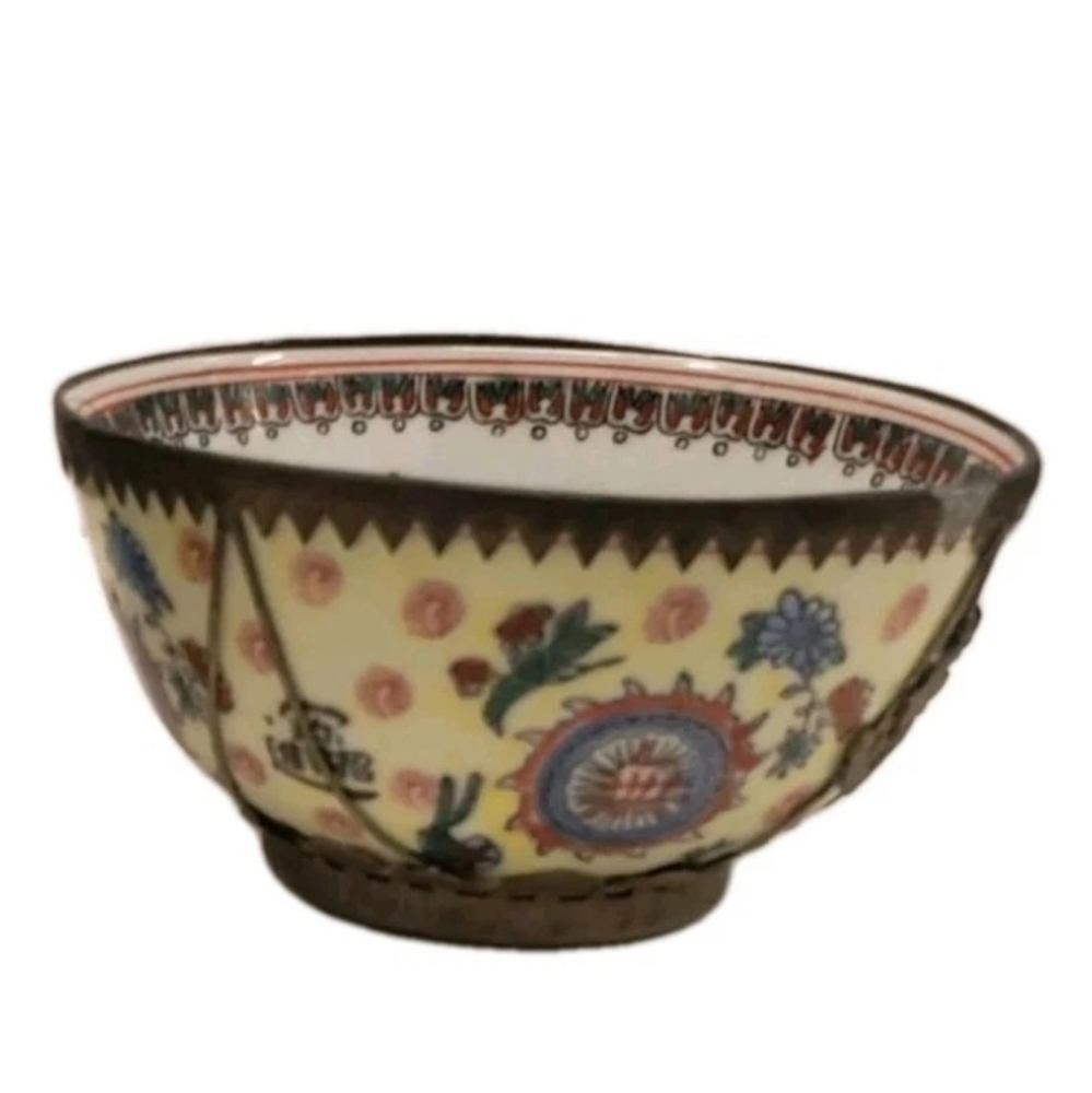 Antique Chinese Empress Hand Painted Porcelain Bowl Decorative Silver Metal Wrap